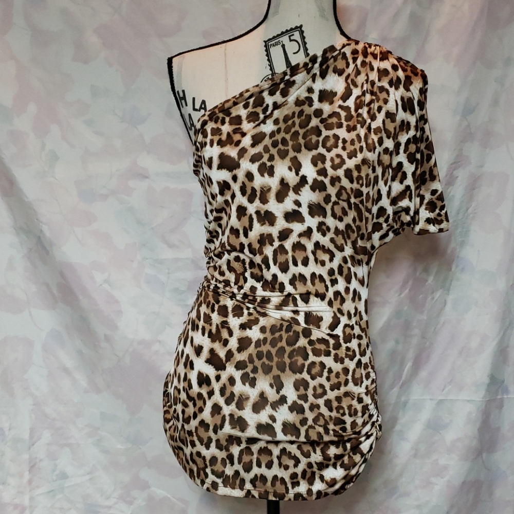 One-shoulder blouse